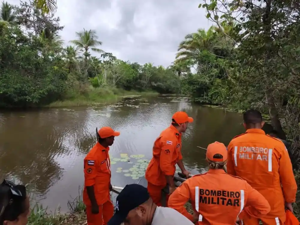 Bombeiros do 19º BBM de Alagoinhas recuperam corpo de homem em riacho de Jandaíra