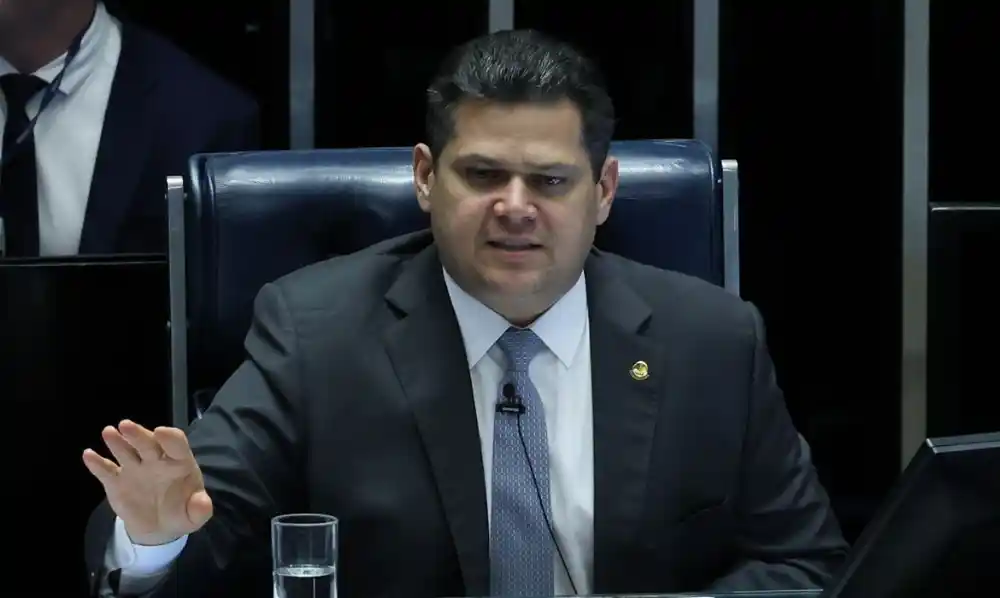 Dosimetria: Alcolumbre promulga lei que beneficia condenados pelo 8/1