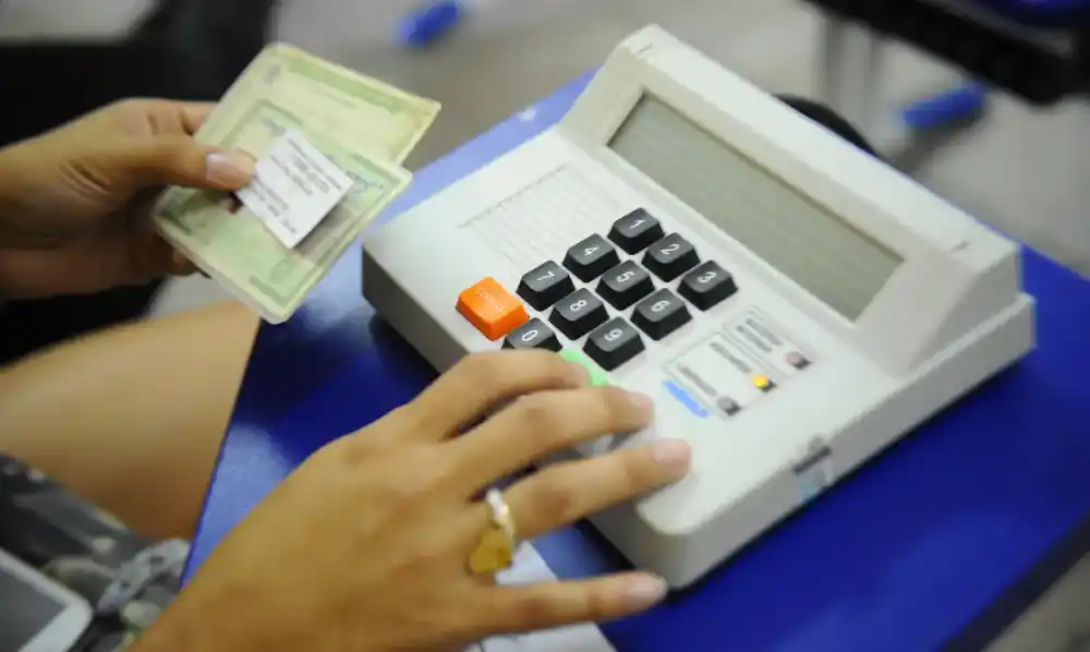 Eleitores tem até o dia 6 de maio para tirar título de eleior e regularizar sua situação perante a justiça eleitoral