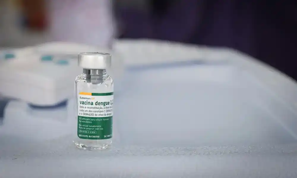 Bahia inicia distribuição de vacina 100% brasileira contra a dengue para os 417 municípios