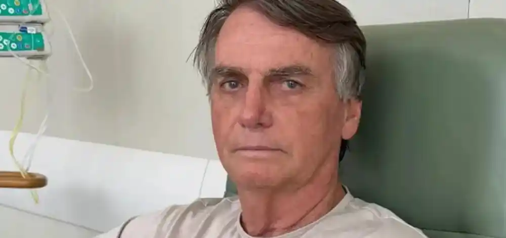 Bolsonaro é internado em Brasília para cirurgia no ombro após autorização de Moraes